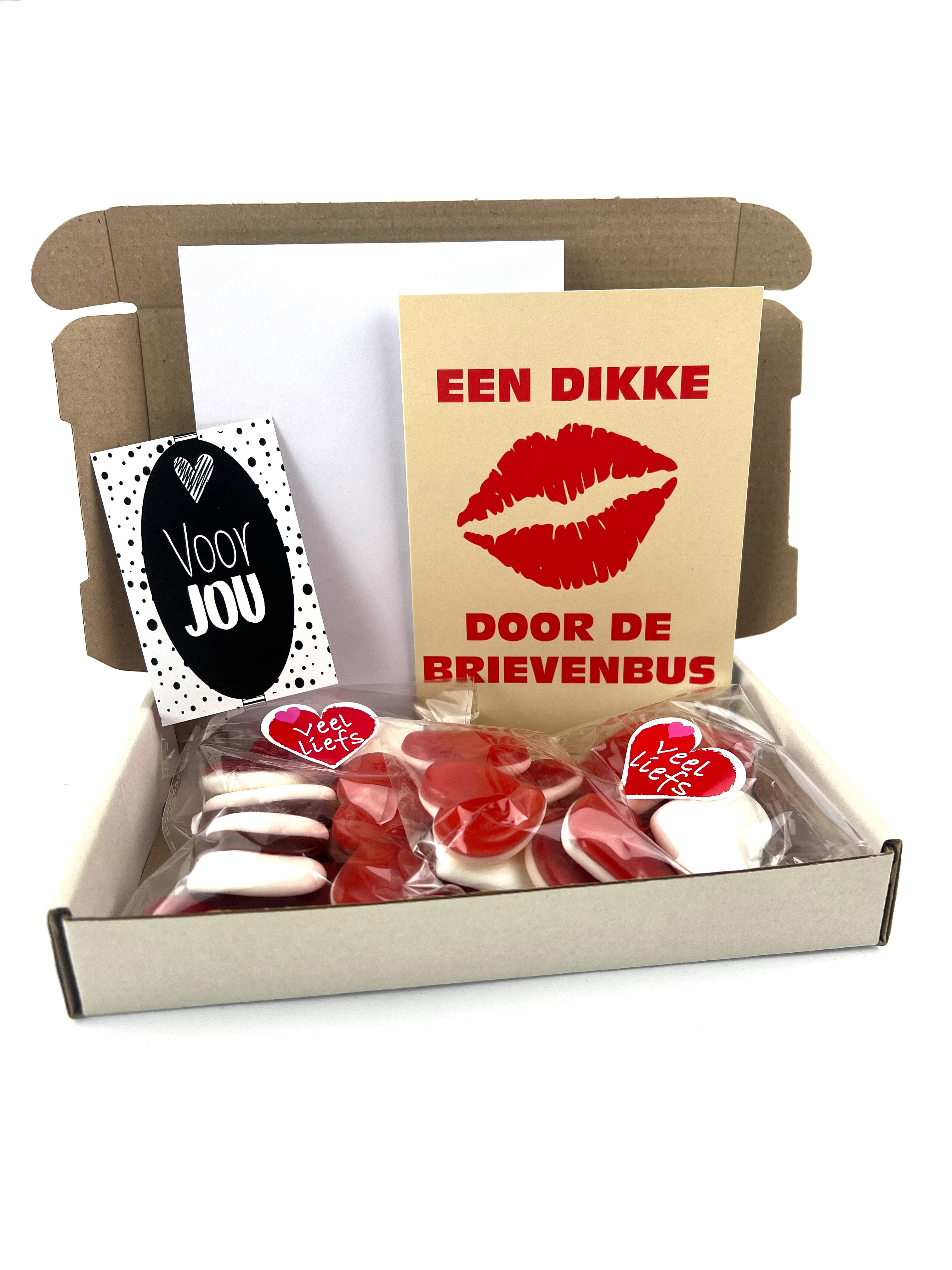 brievenbuscadeau een dikke kus door de brievenbus